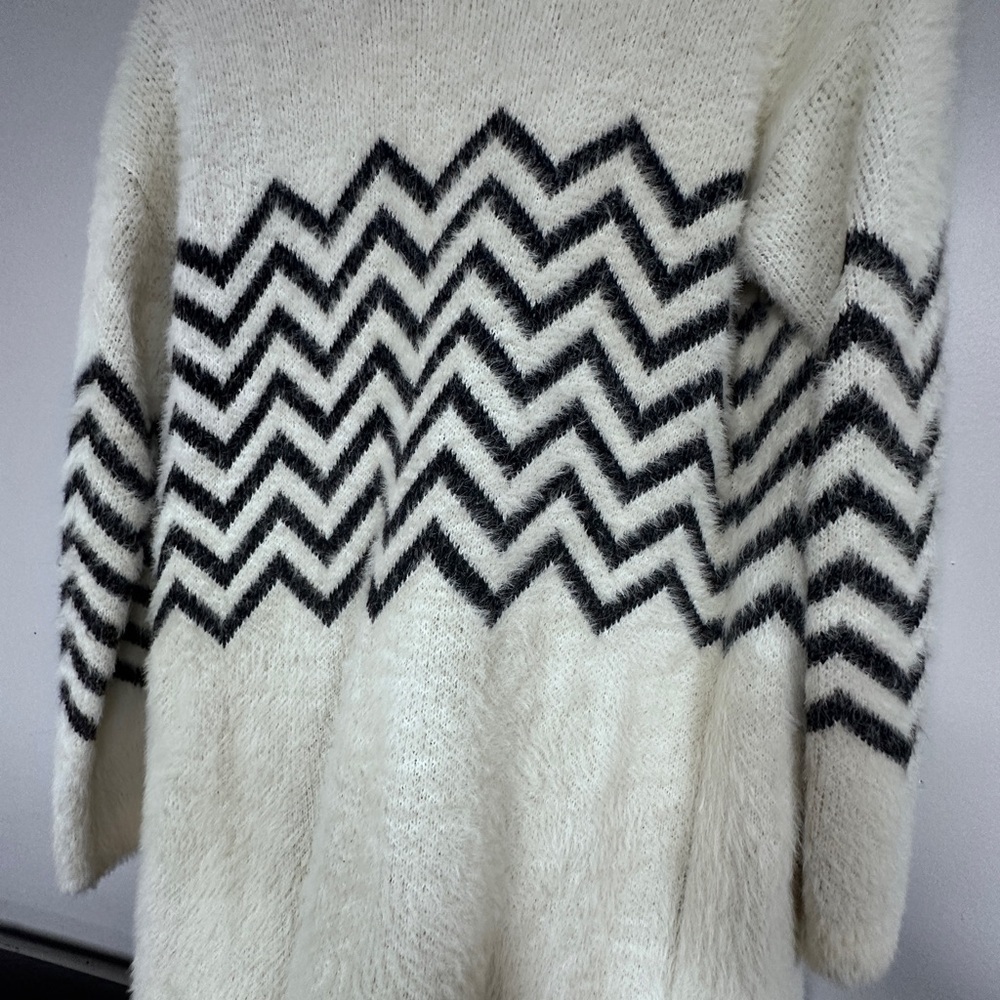 Sioni cream and black chevron extra long super soft ( angora feel ) cardigan, S - Picture 10 of 12